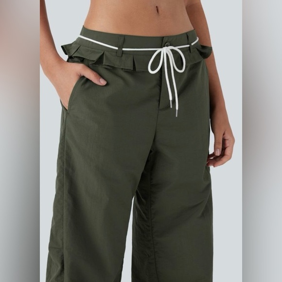 MEDIUM.   HALARA. LOW RISE WATER REPELLENT RUFFLE BARREL LEG PANTS - Picture 4 of 11